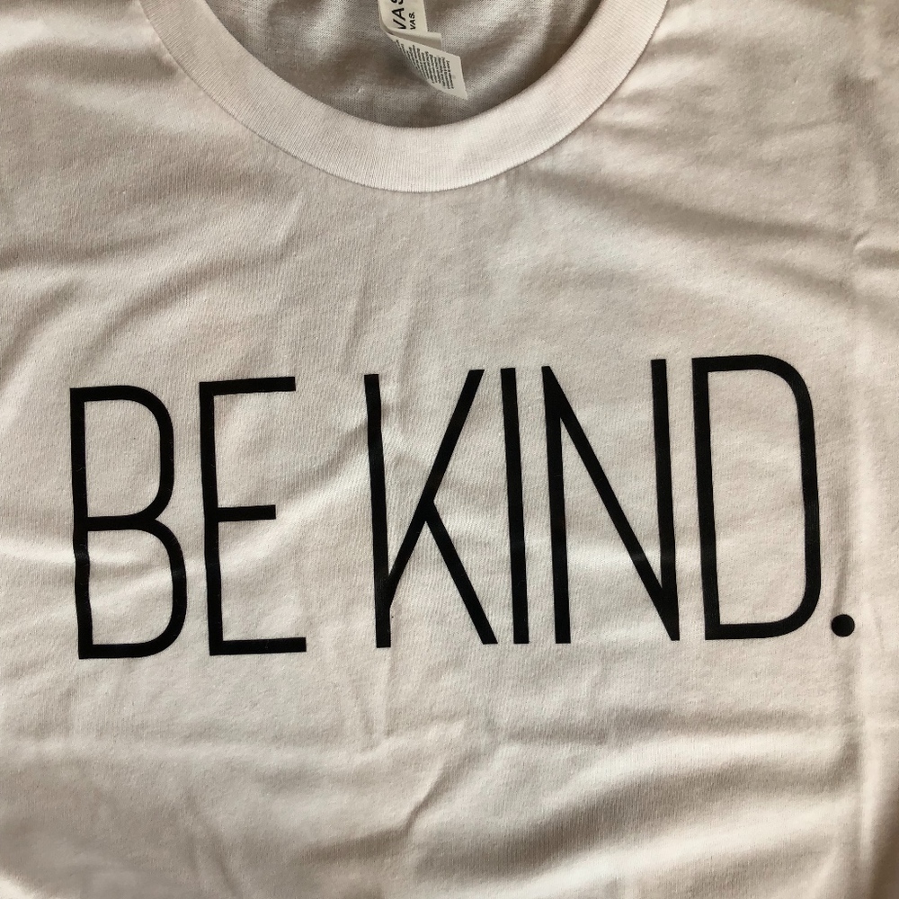 Be Kind T-shirt - Picture 4 of 5